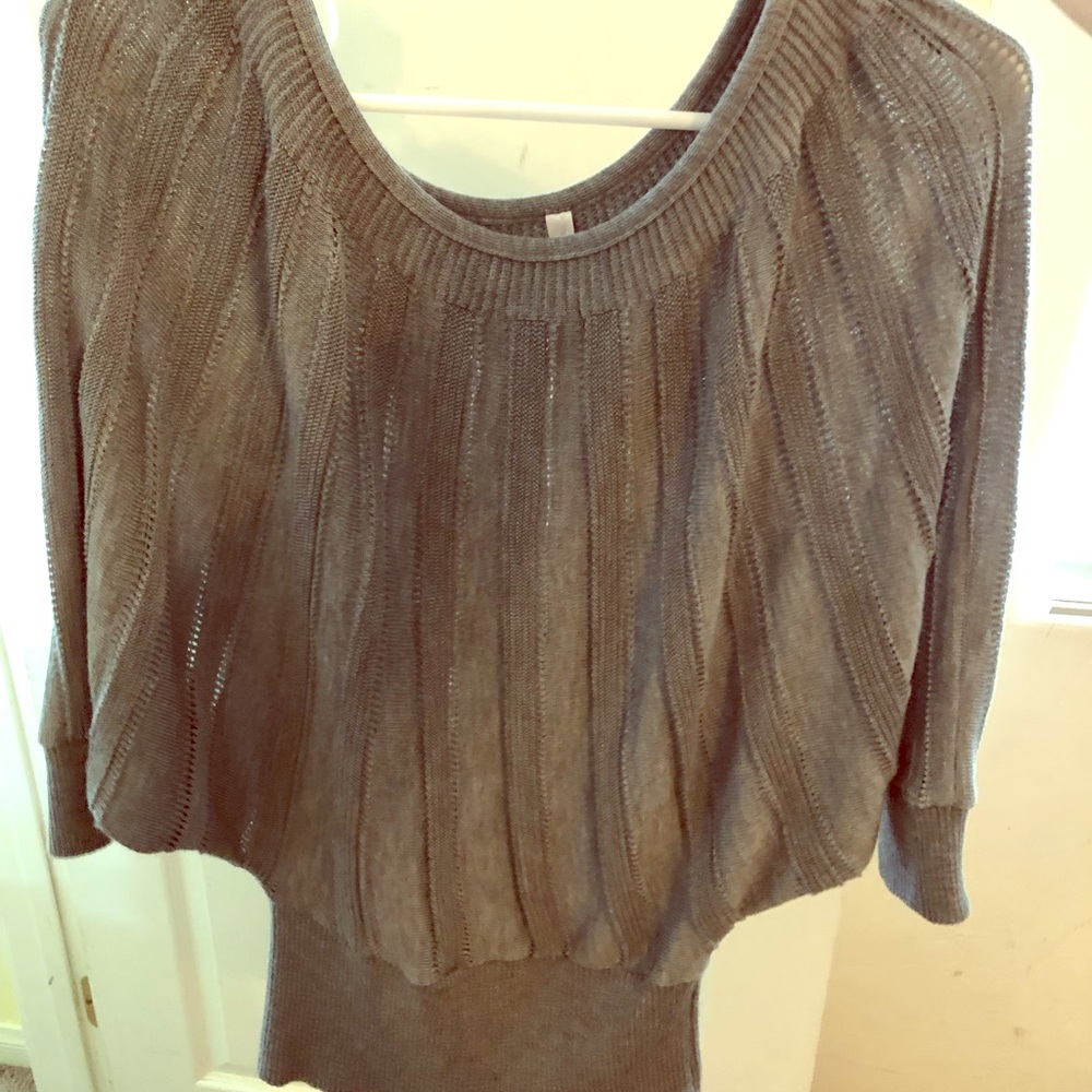 Gray three quarter sleeve top